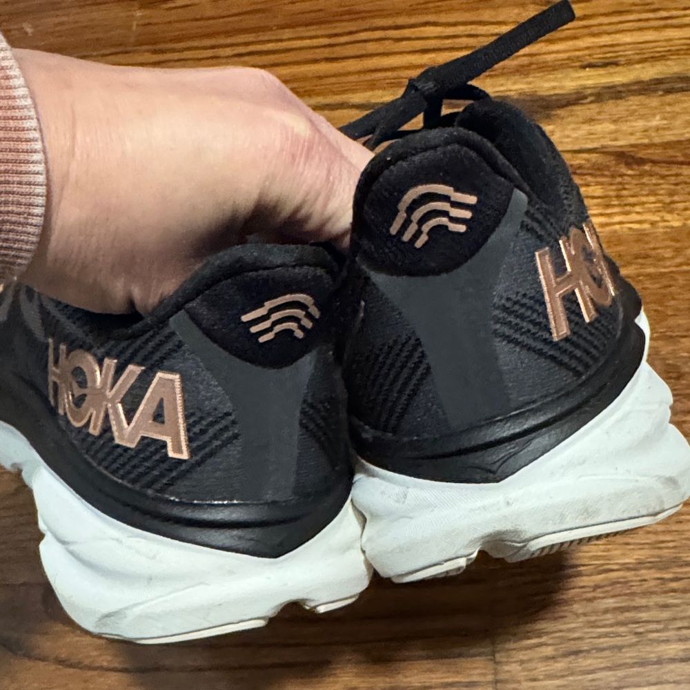 Hoka Clifton 9 Women’s 8 Black/Rose Gold - Picture 5 of 8